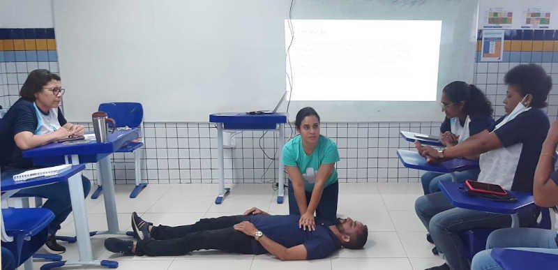 Treinamento com a enfermeira Adrielly Coimbra Treinamento com a enfermeira Adrielly Coimbra