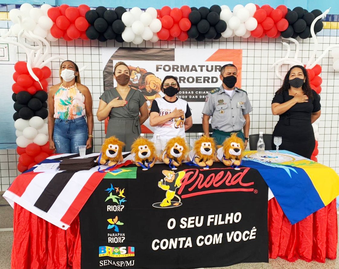 Jacinta Silveira (diretora da ESJB) e Orlando Araújo(comandante do 7º BPM)